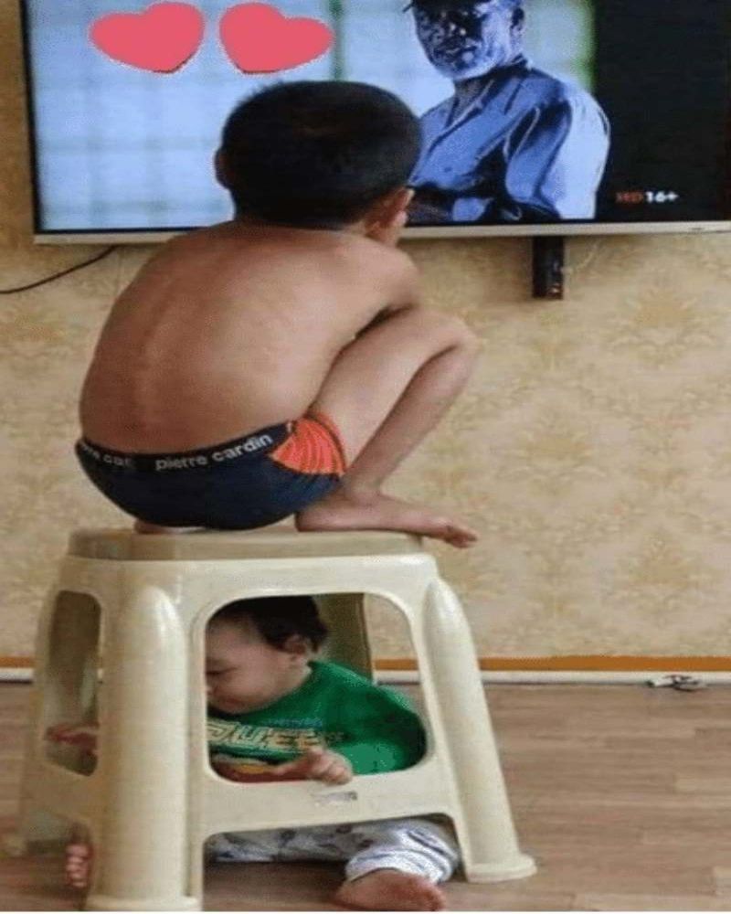 Brother watching his sibling while watching tv, Funny kids, Funny