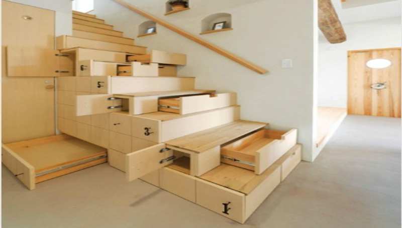 staircase storage, rich houses 