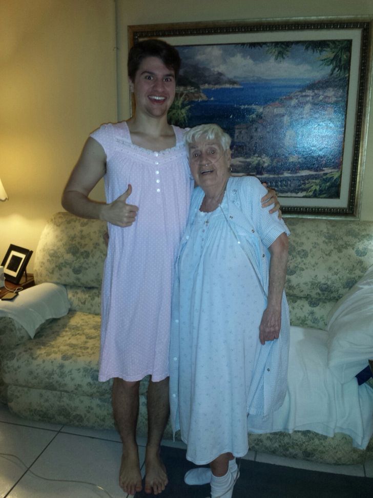 grandson wears a nightgown just to make his 84-year-old grandmother comfortable to be wearing one while walking around the hospital, heartwarming photos 