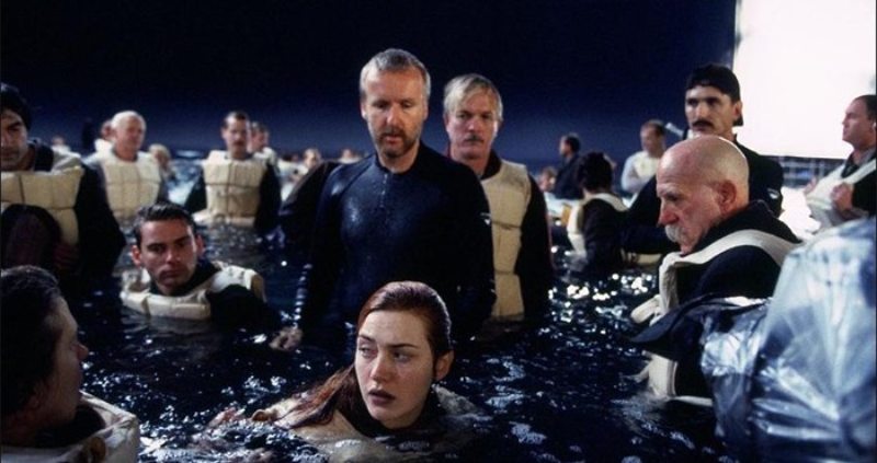 Actors had access to hot tubs because the set was freezing, Titanic Movie Stories 