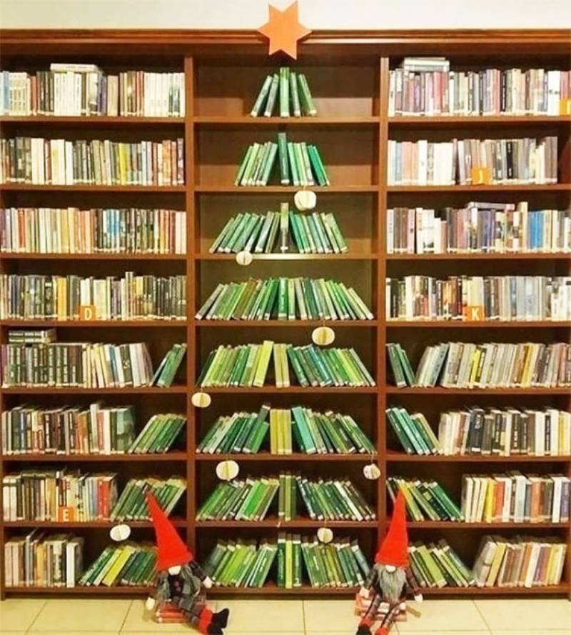 Christmas Tree For A Booklover