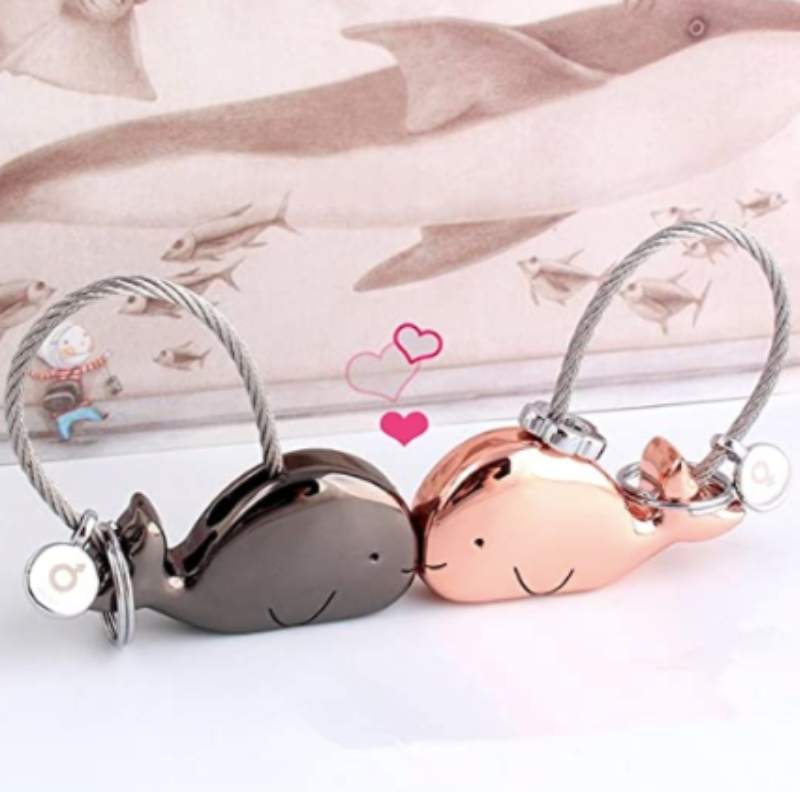 Sweet Kissing Whale Couples Keychains