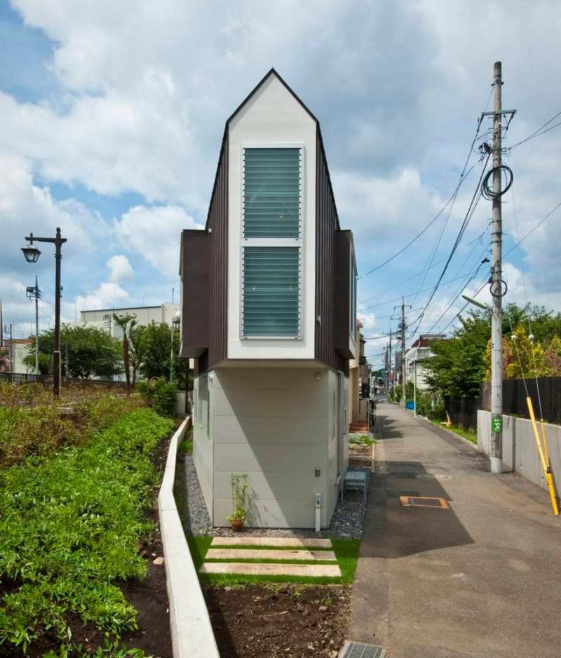 Narrow House In Japan Looks Tiny Only From Outside 1
