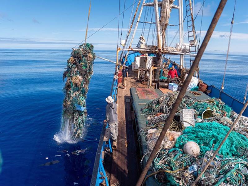 Hawaiian Crew Set A New Record For Removing Plastic From The Great Pacific