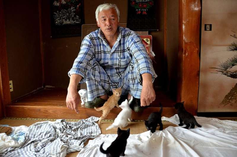 Two Men Still Care For All The Pets Left Behind During Fukushima Nuclear Disaster 11