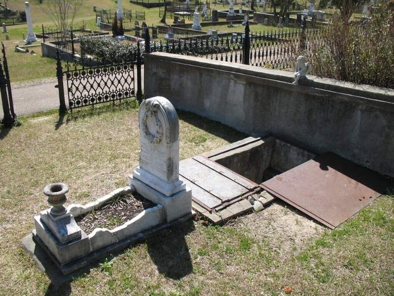 mother wanted stairway at daughter's grave 